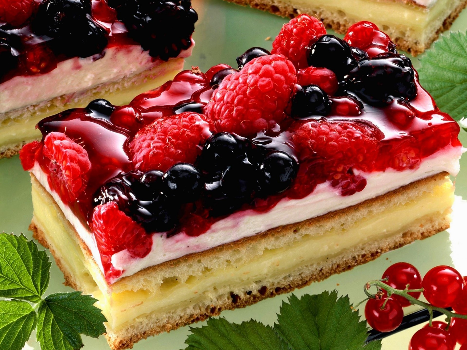 red currant raspberry cheesecake cake cream food sweet dessert blackberry