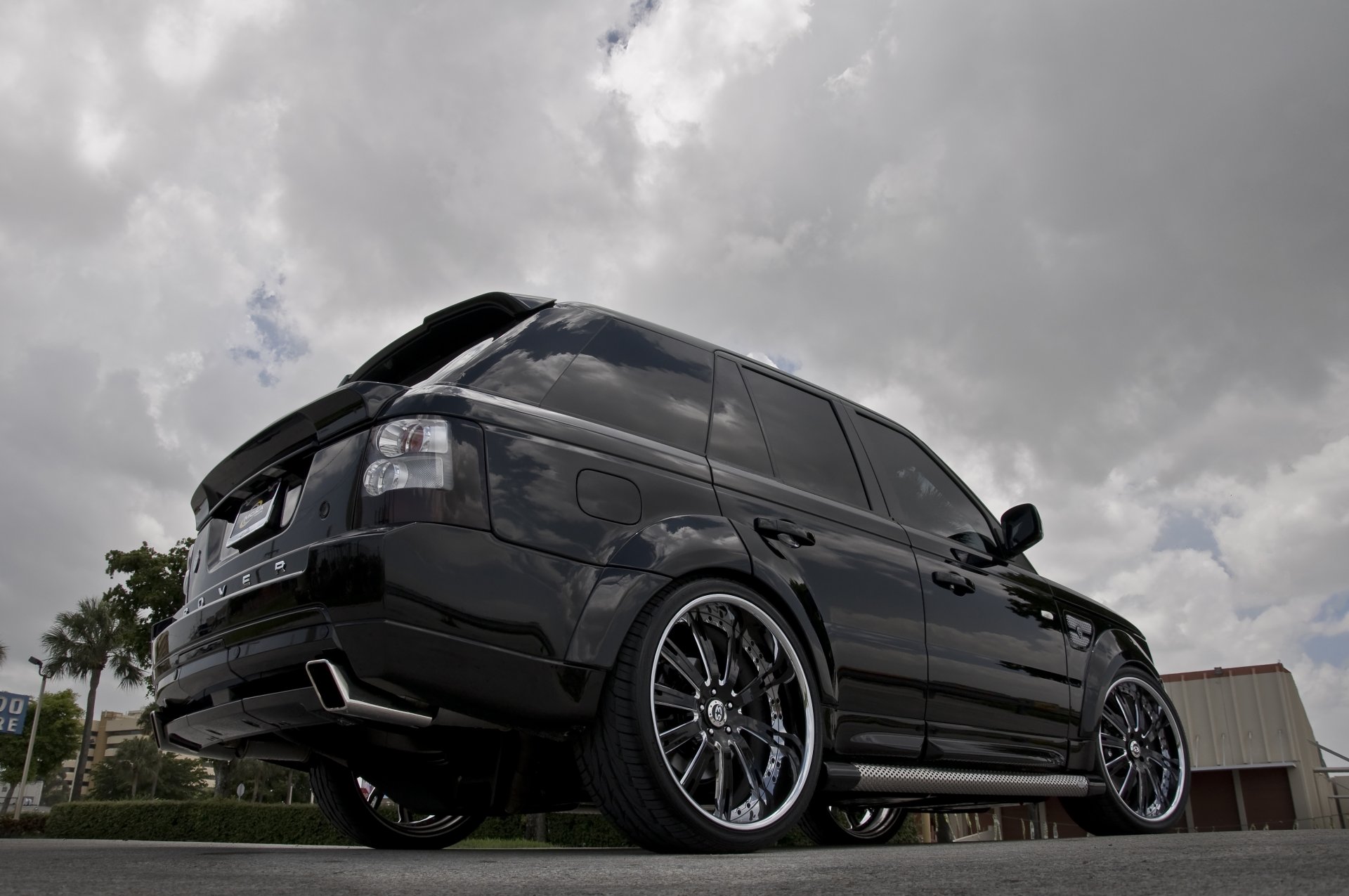 lande rover range rover black tuning wheels land rover ranged rover toning exhaust pipes drives sky clouds tree