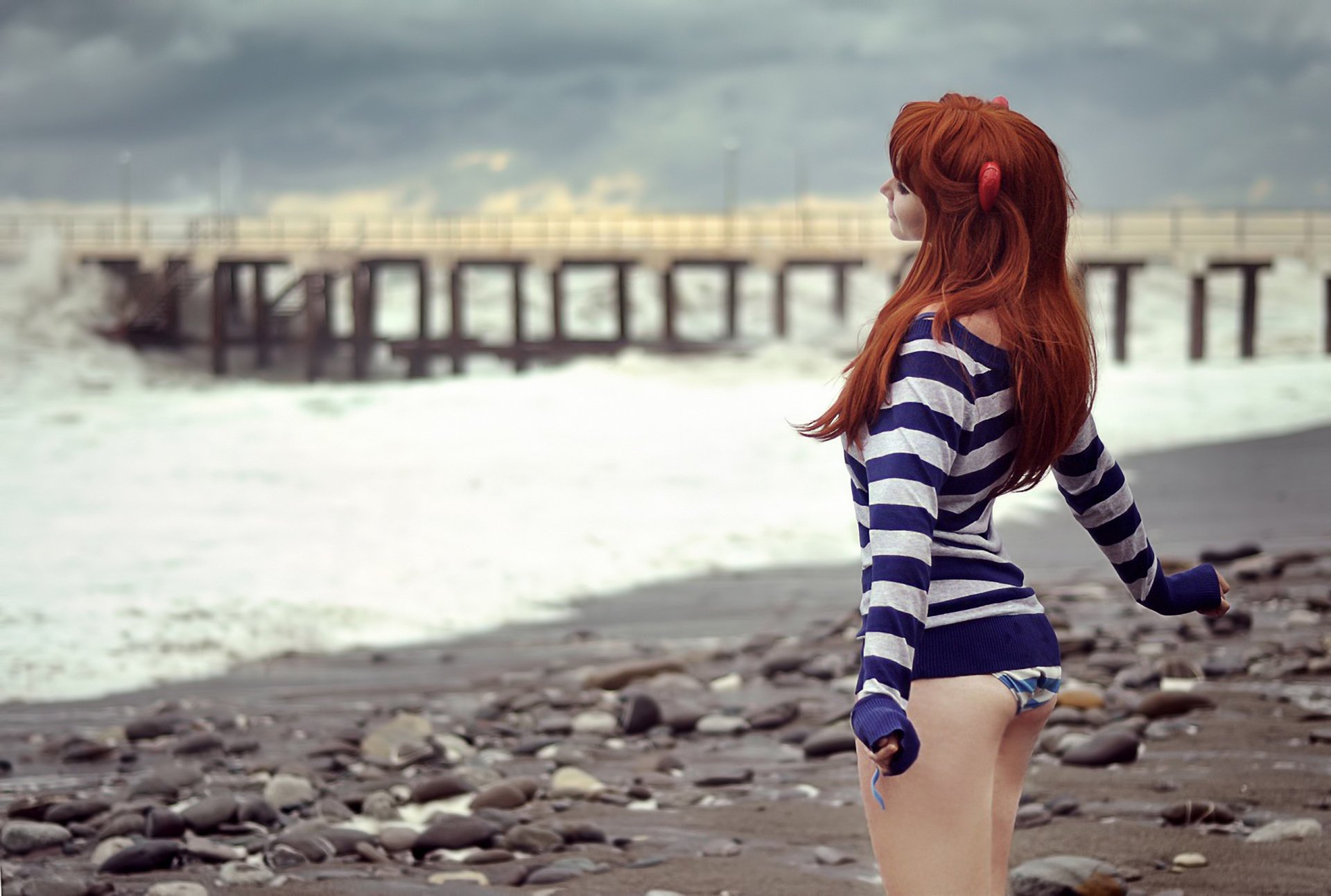 jeune fille mer jetée plage rousse