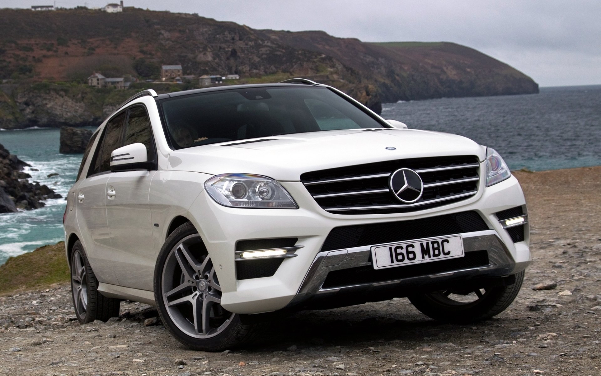 mercedes-benz ml bluetec amg pakiet sportowy mercedes ml jeep crossover przód biały