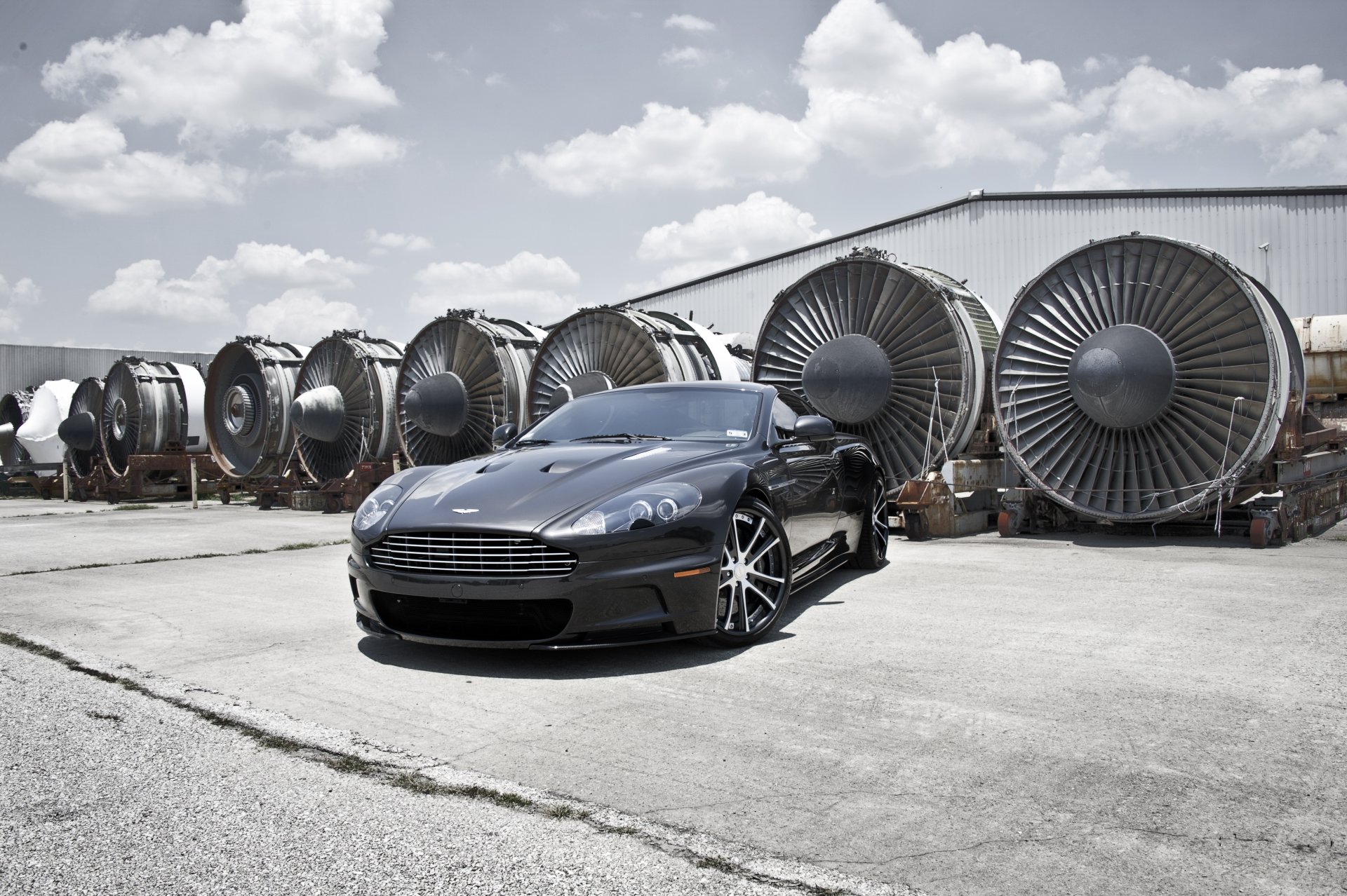 aston martin dbs szary aston martin dbs silniki lotnicze hangar