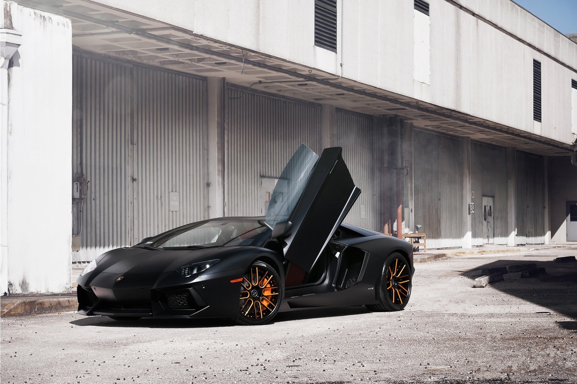 lamborghini aventador lp700-4 negro lamborghini aventador vista frontal puerta guillotina edificio