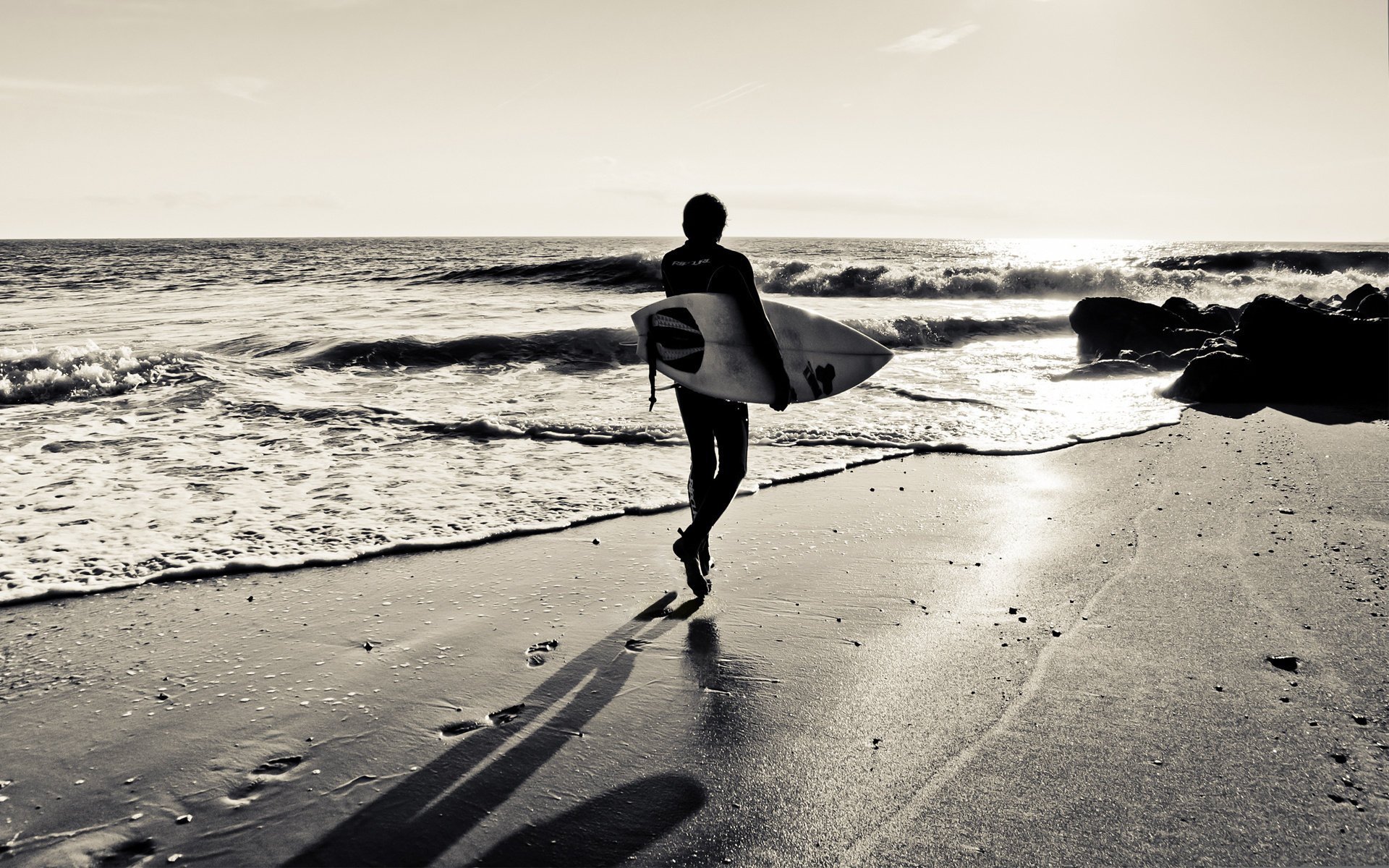 urfer ślady cień deska surfer surfing sylwetka