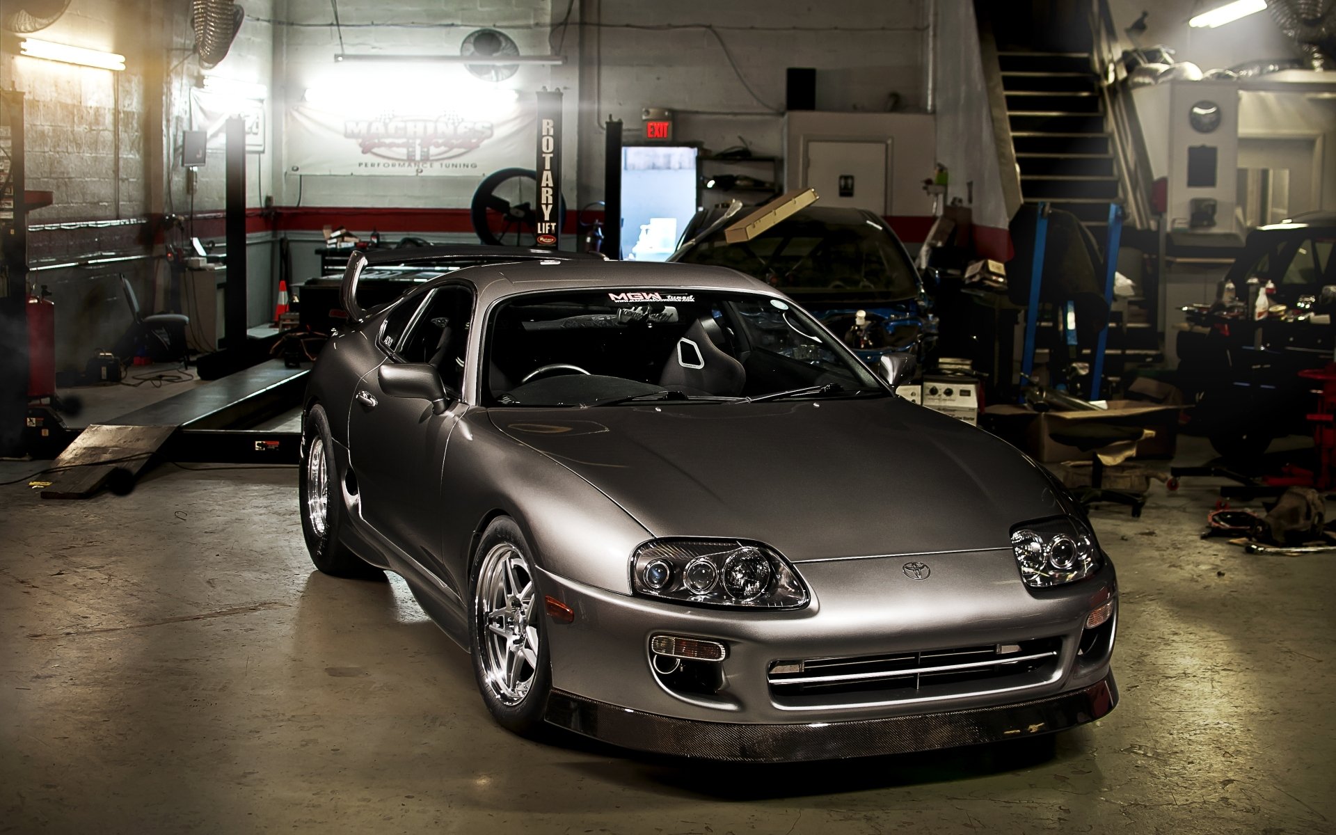 toyota oben toyota supra sportwagen grau front tuning garage