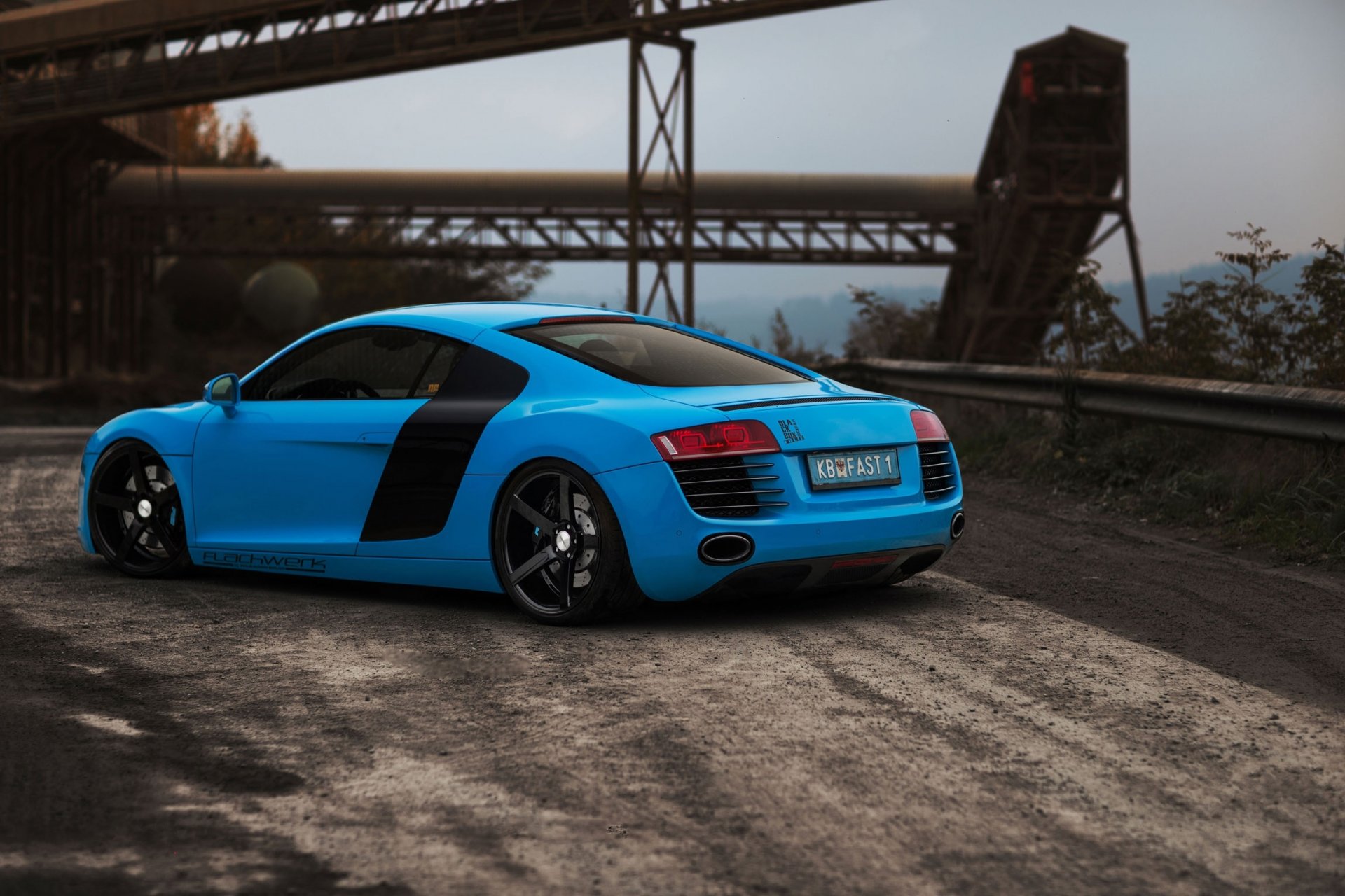 audi r8 bleu audi r8 bleu vue arrière route pare-chocs