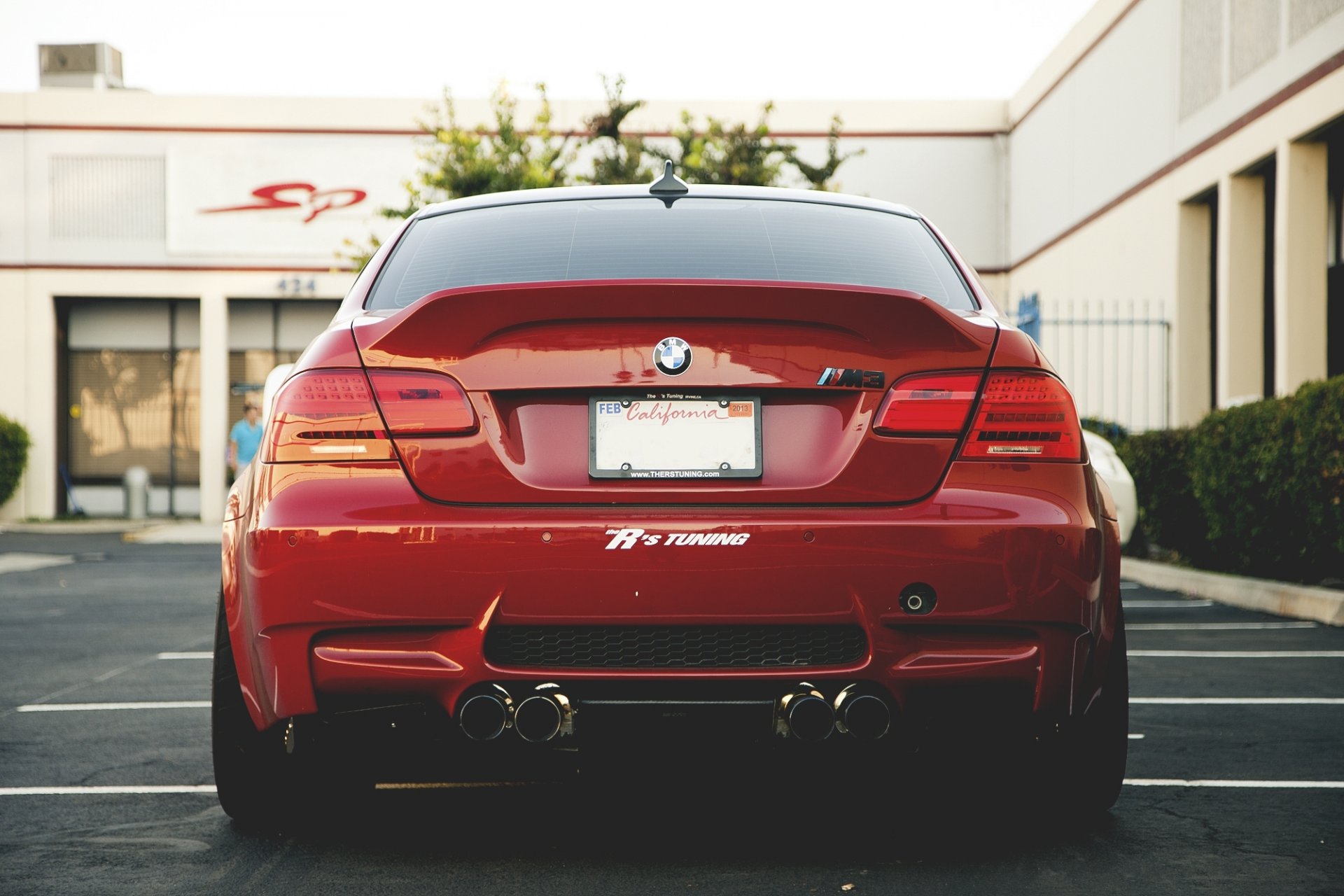 bmw m3 e92 czerwone bmw czerwony tył parking psfalt pasy