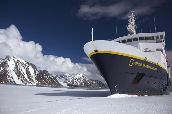 Crucero expedicionario en hielo