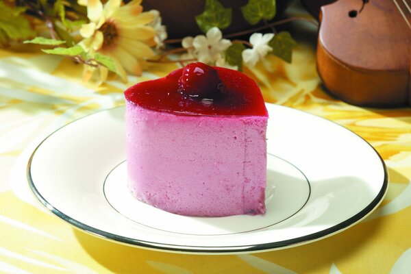 Pastel de bayas fácil con una capa intermedia de gelatina