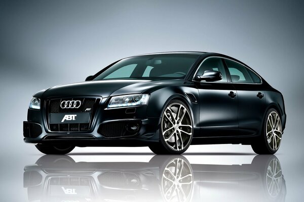 Audi A5 noir avec verres verts