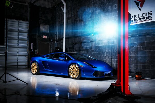 Supercar bleu sport Lamborghini