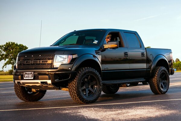 Ford f-150 sur fond de ciel