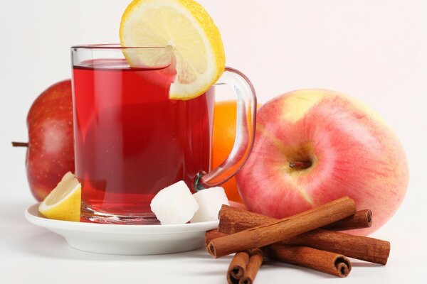 Té con limón canela azúcar y manzana