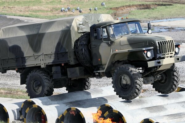 Militär-Ural-LKW wird getestet