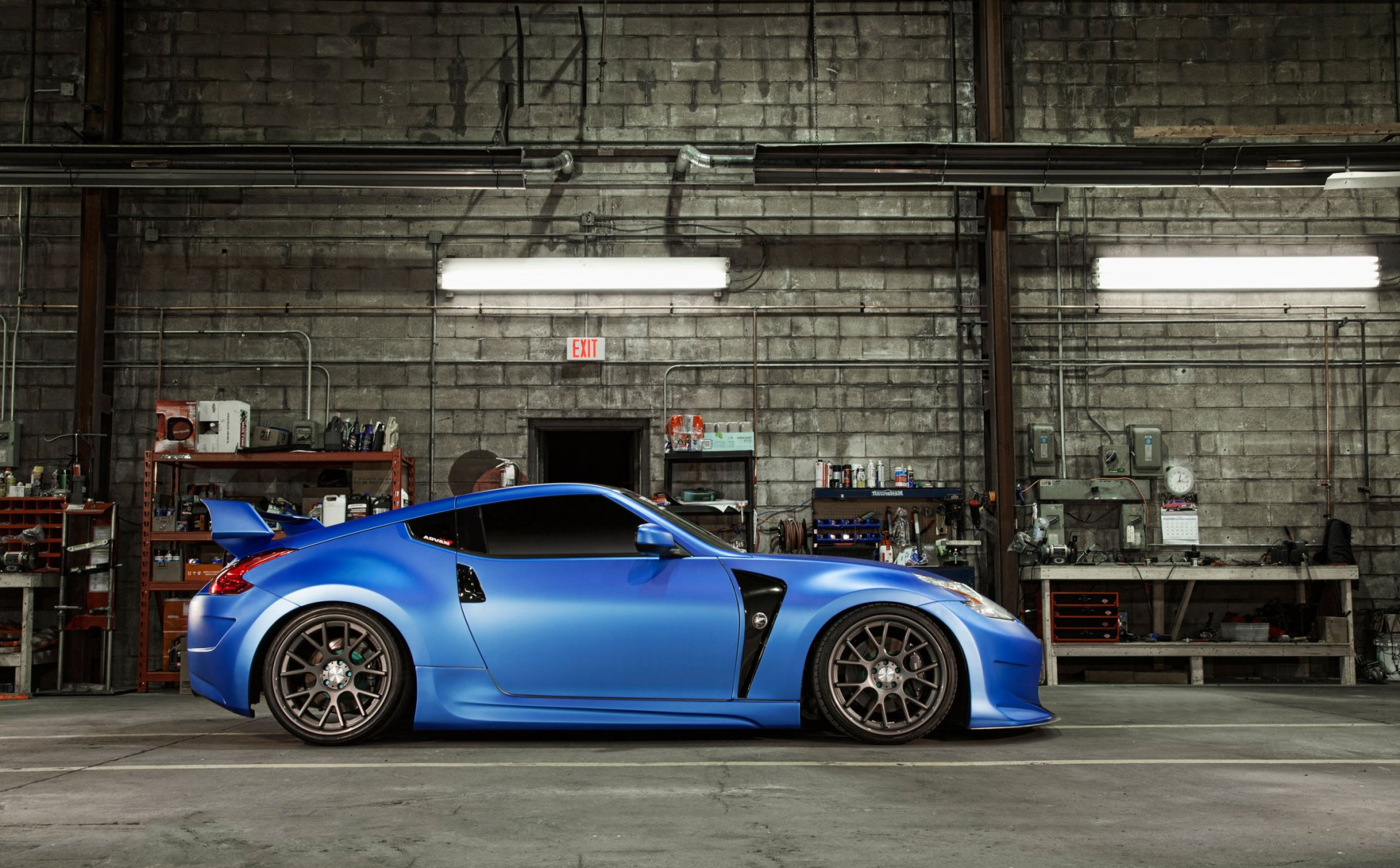 nissan 370z auto voitures tuning mur brique garage