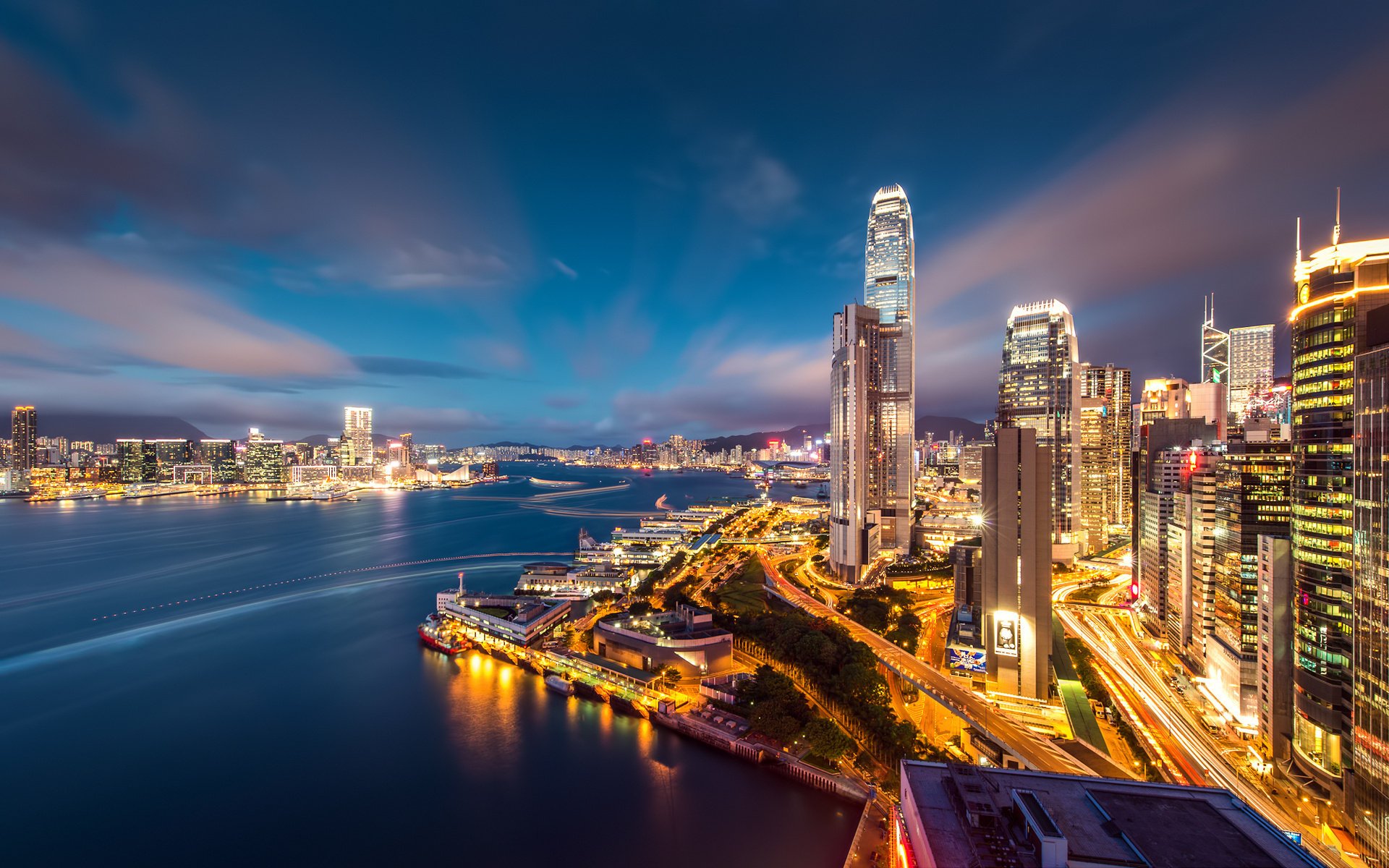 wolkenkratzer gebäude bucht hongkong lichter abend himmel