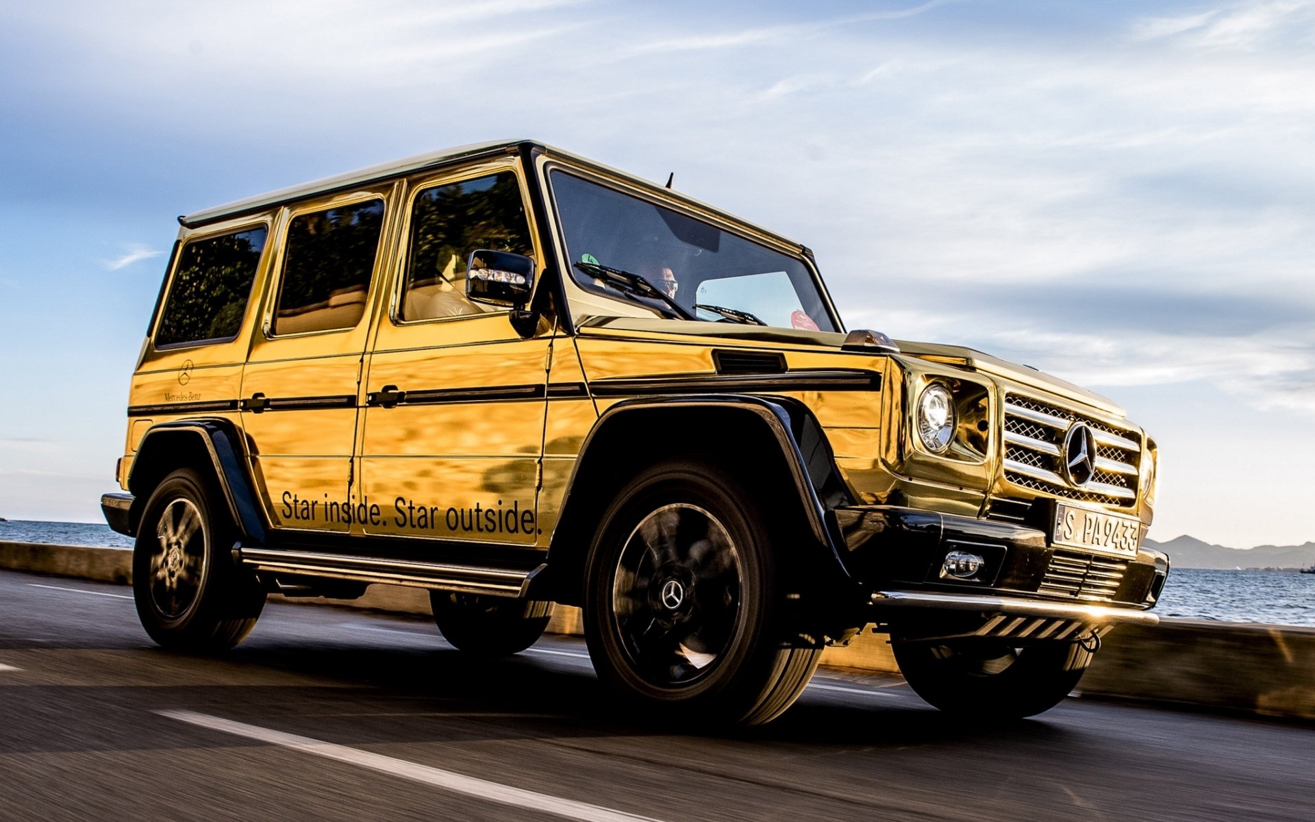 mercedes-benz g-klasse каннский фестиваль мерседес джип внедорожник передок золотой спец.версия небо