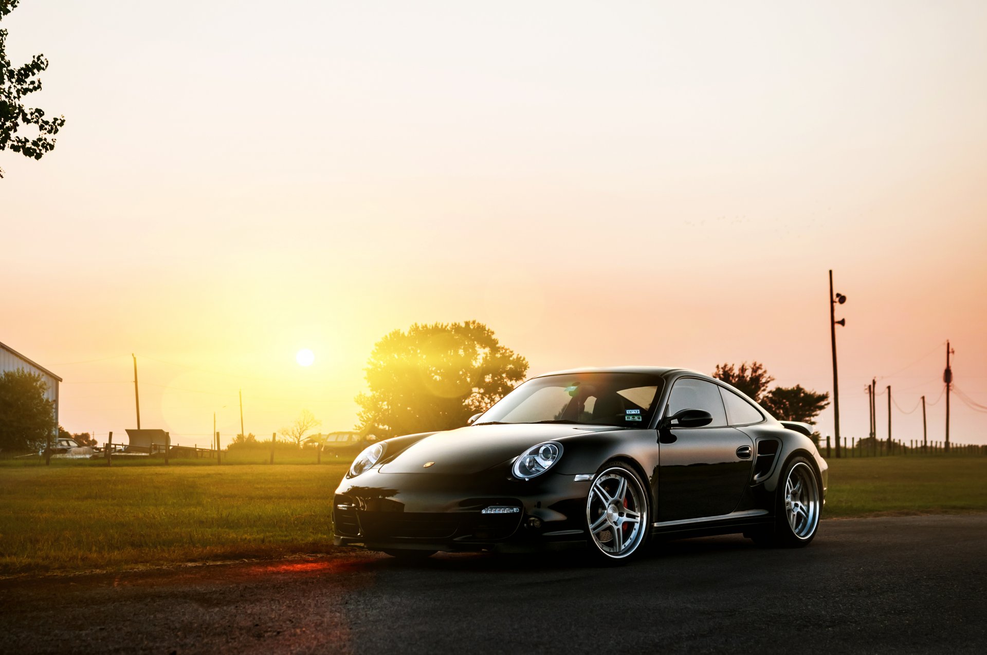 porsche 911 turbo negro frente porsche sol resplandor