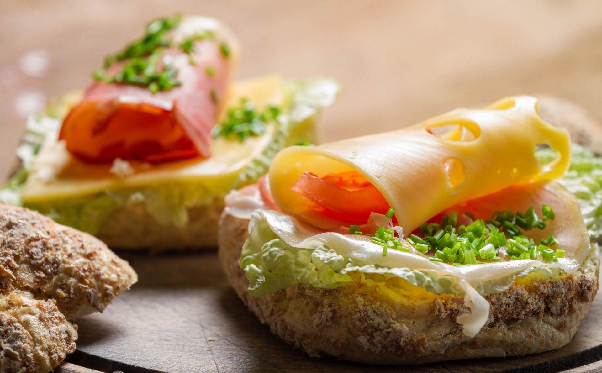 sandwich schinken käse zwiebel brot