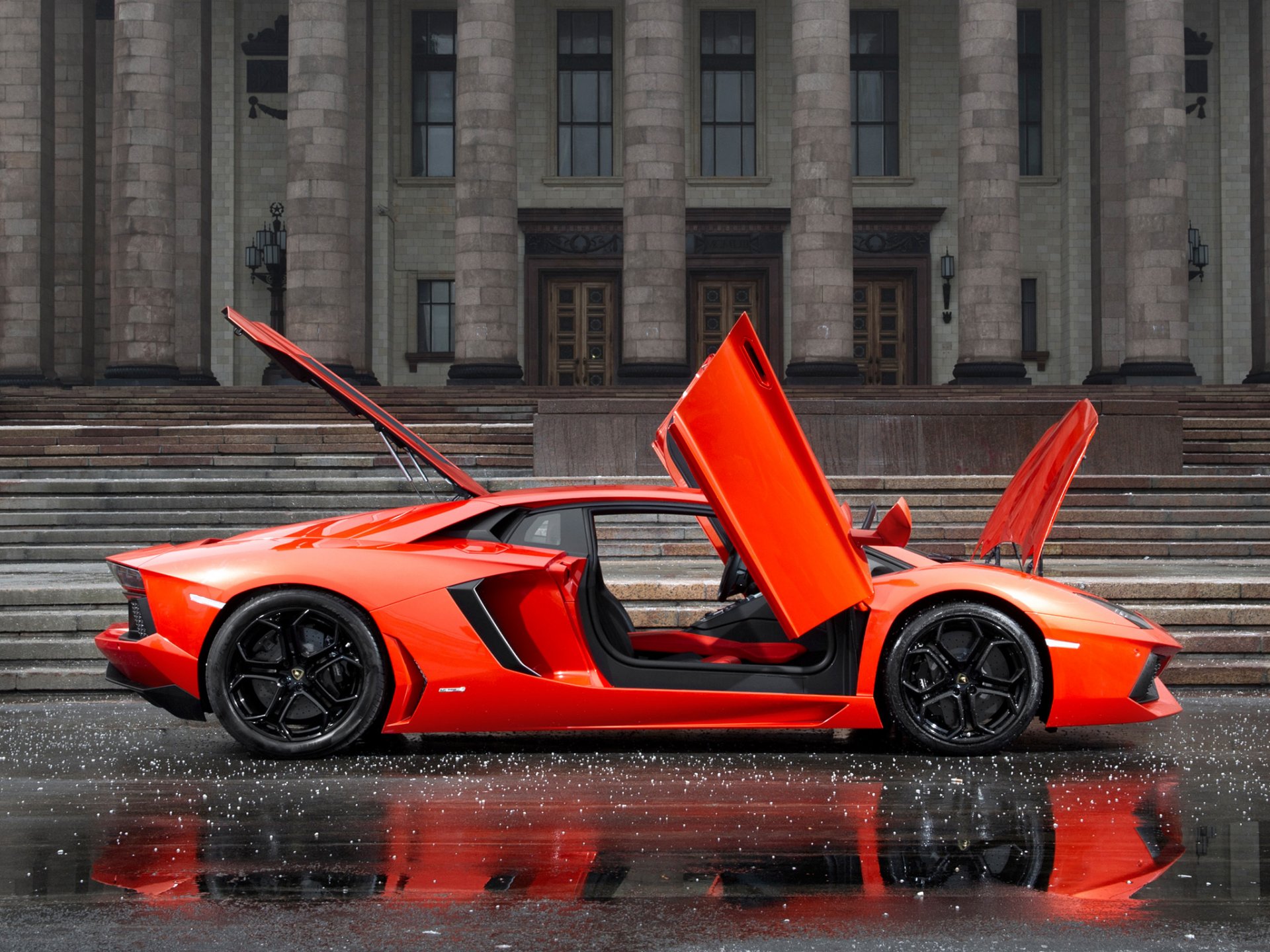 aventador lp700-4 lamborghini lamborghini aventador lp700-4 orange vue latérale porte bâtiment