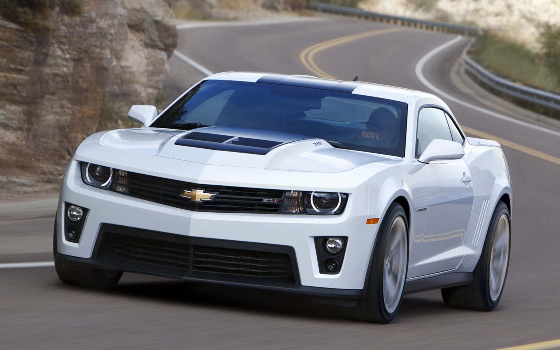 chevrolet camaro zl1 chevrolet camaro coupé avant blanc muscle car muscle car route