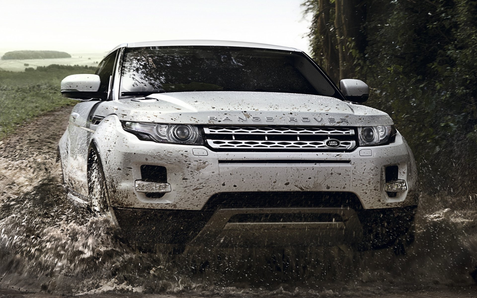 land rover range rover evoque coupe prestige land rover range rover evoke white jeep crossover front end dirt splashes road background