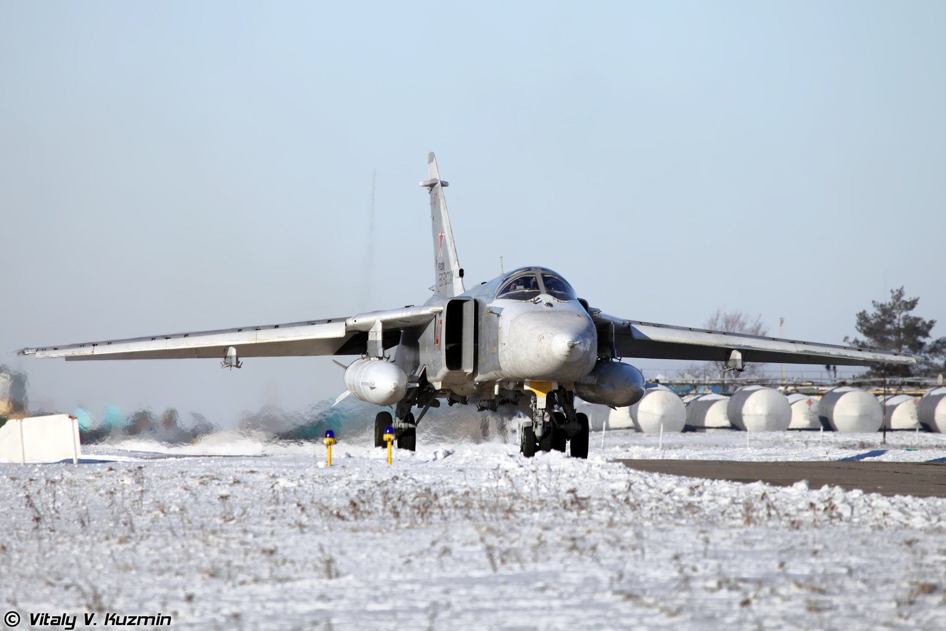 su-24 bombardero de primera línea sukhoi okb