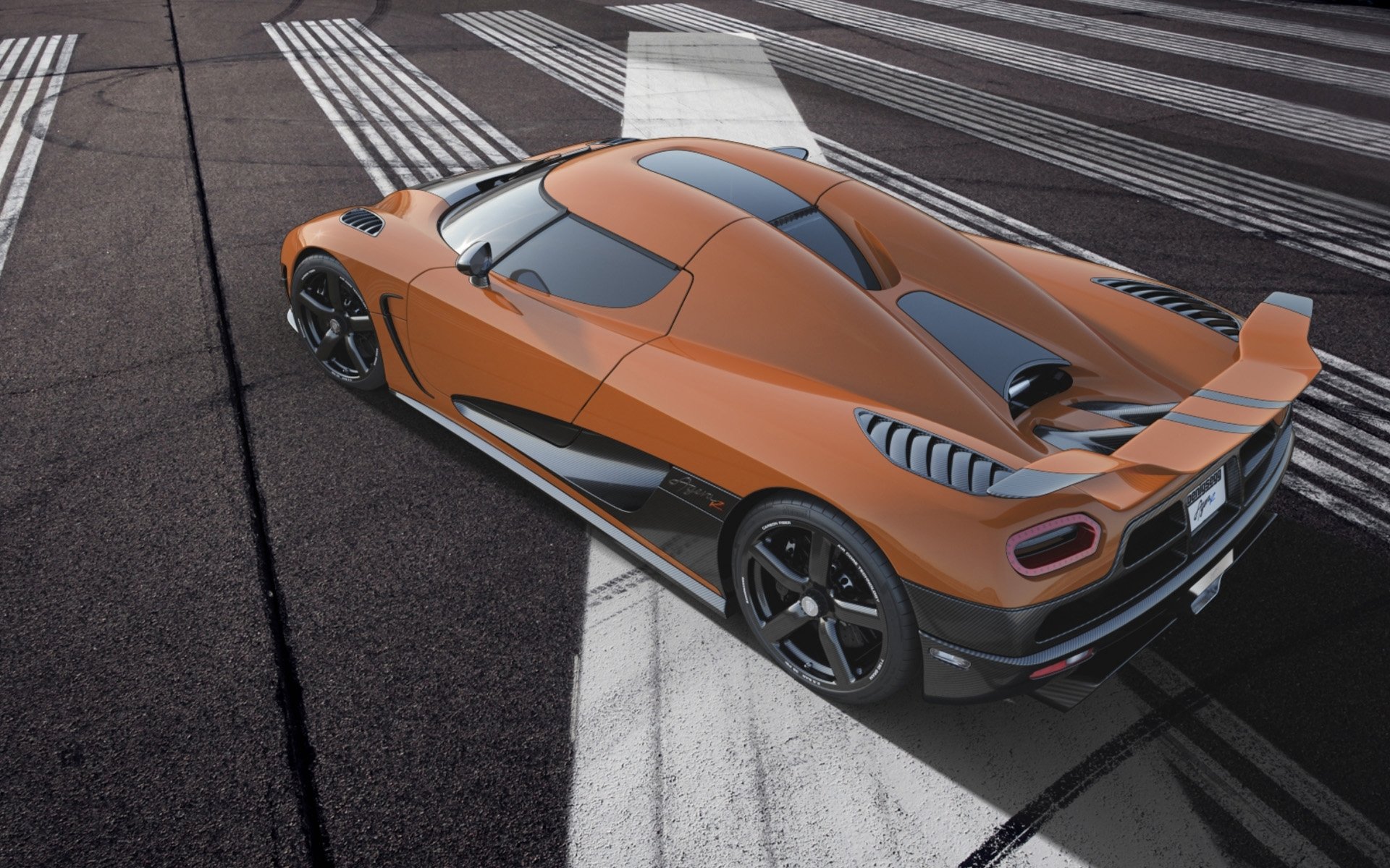 koenigsegg agera r agera r supercar hypercar orange vue arrière aile spoiler balisage