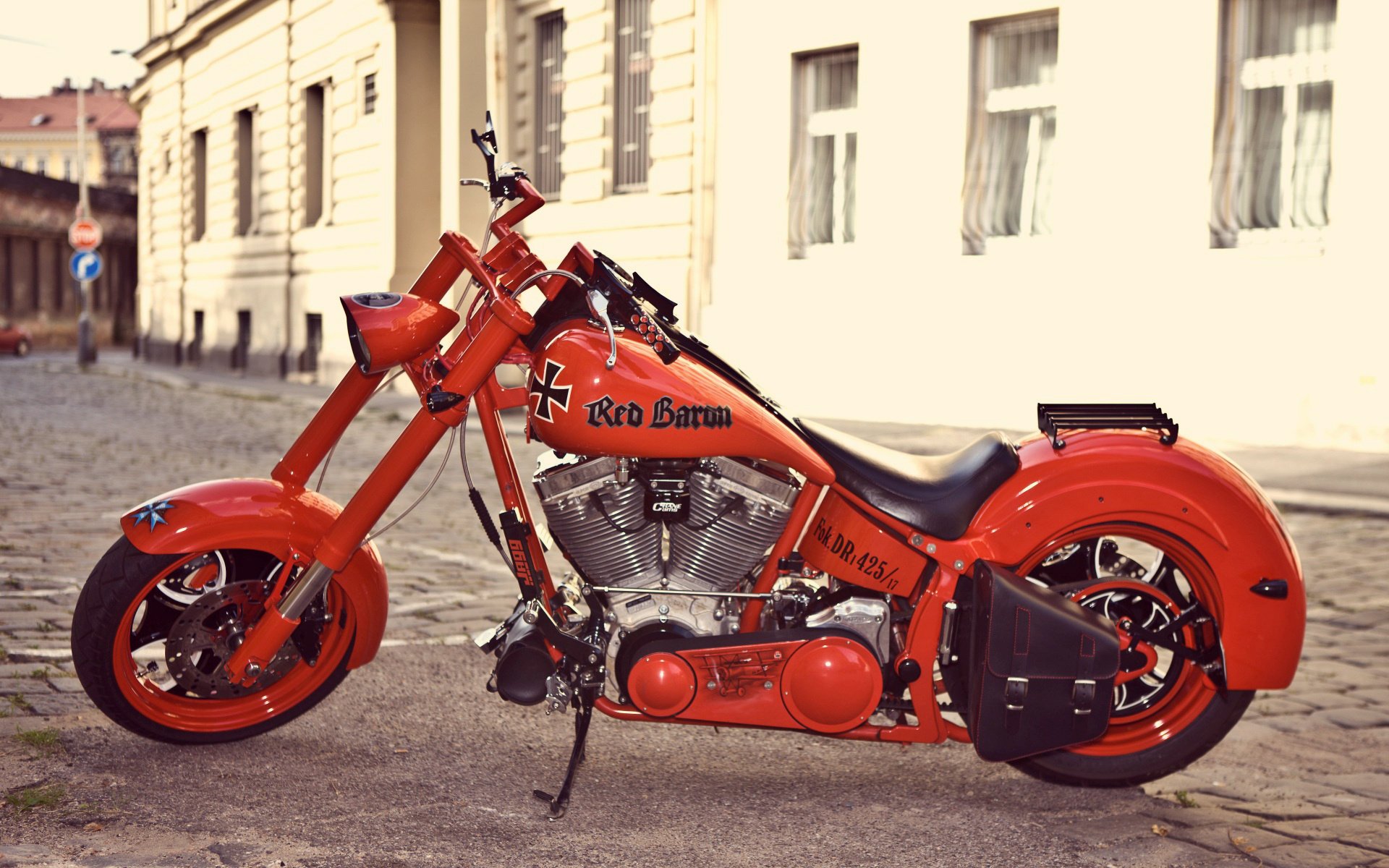 red baron motorrad rot