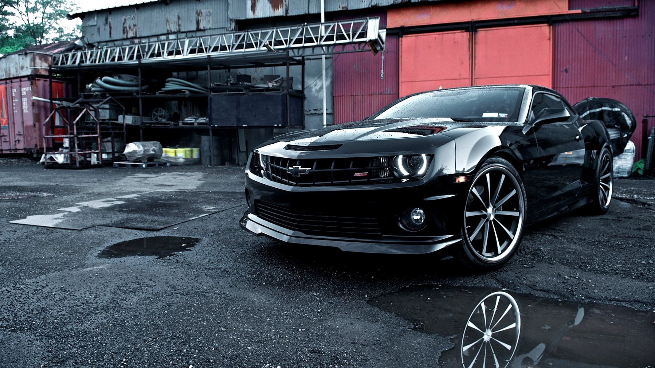 voiture papier peint noir tuning chevrolet camaro vossen automobile papier peint chevrolet camaro belle voiture flaques d eau