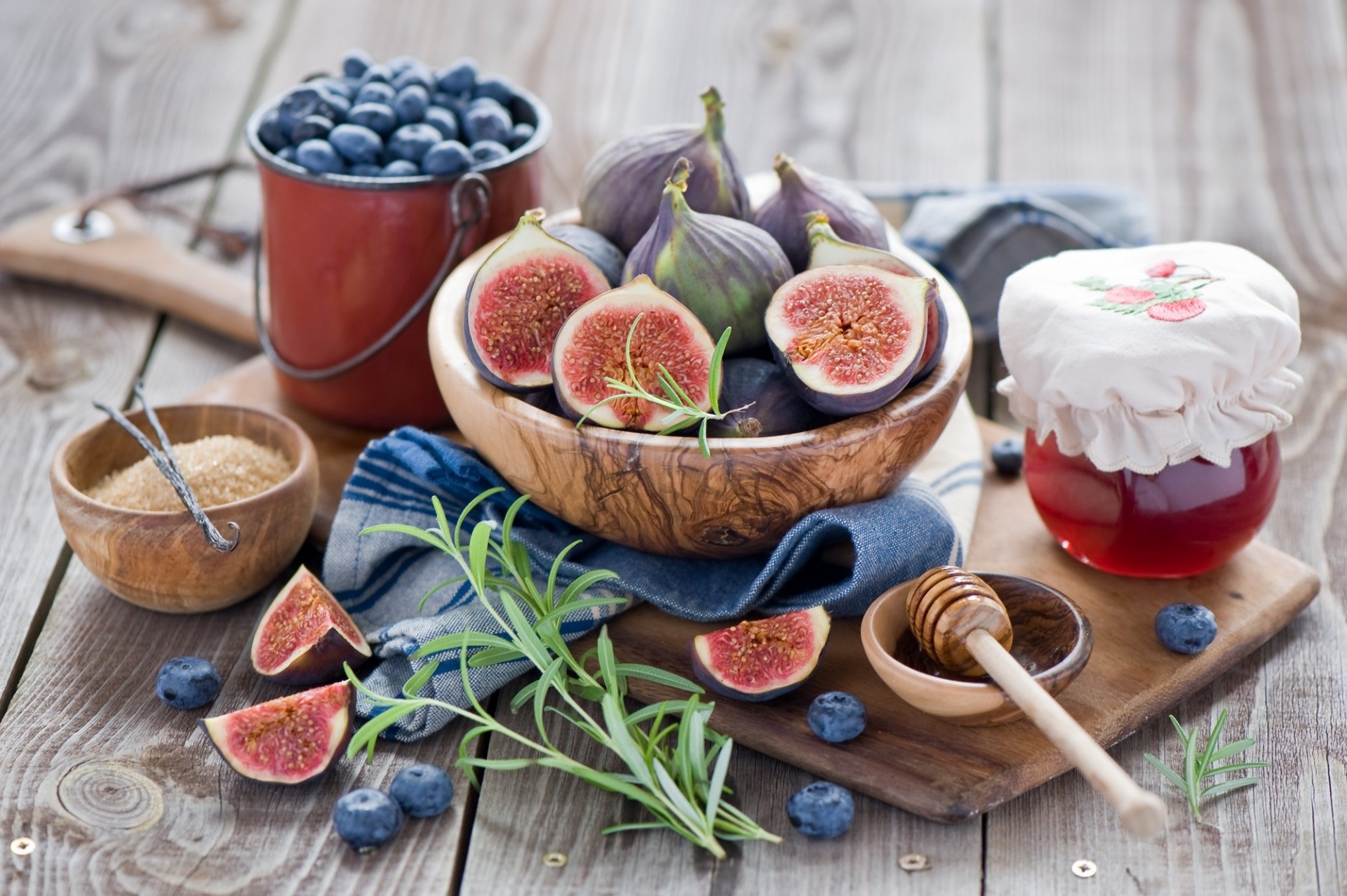 bed berries figs honey blueberrie