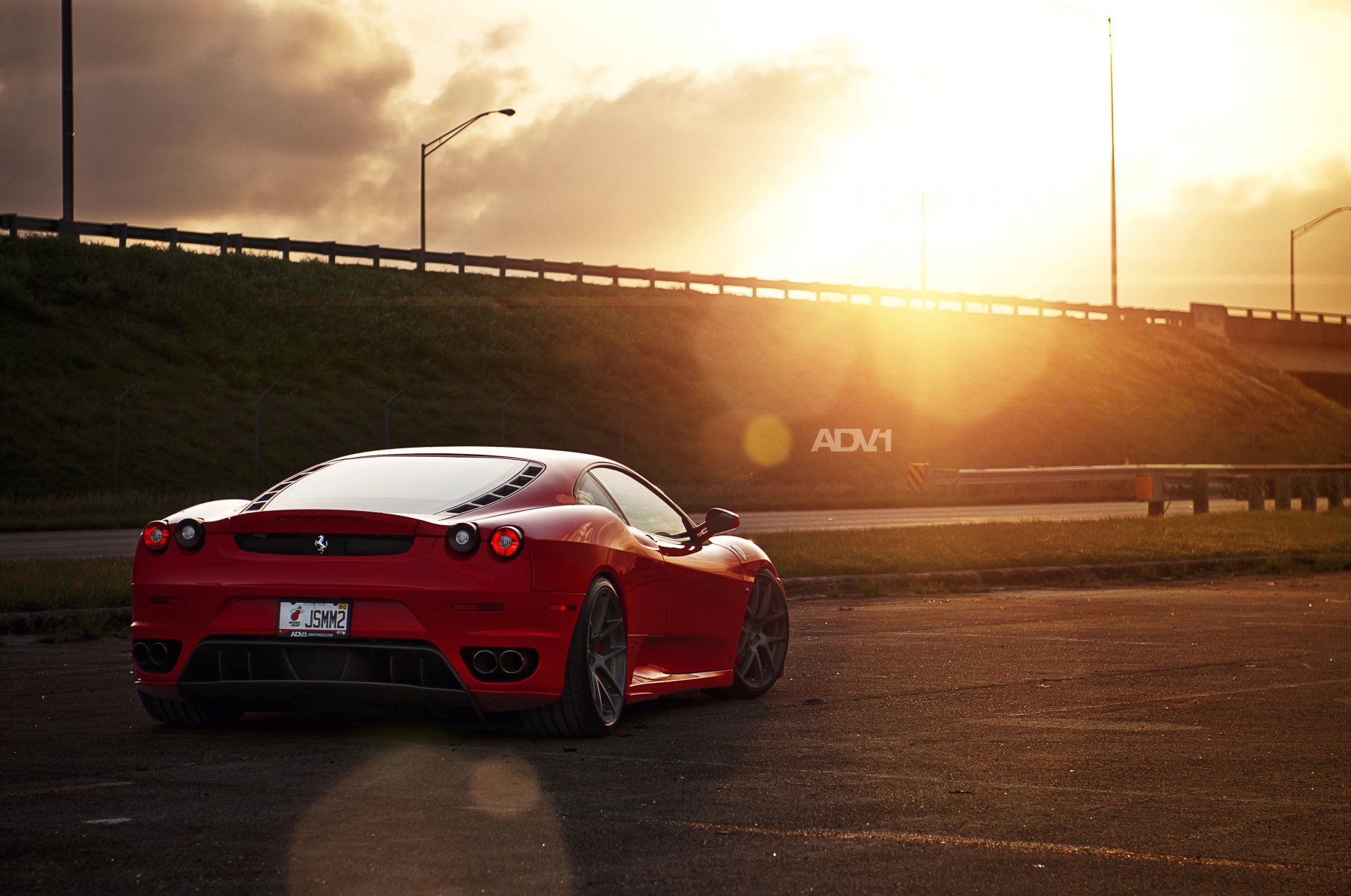 ferrari f430 rouge ferrara rouge soirée brouette piste soleil