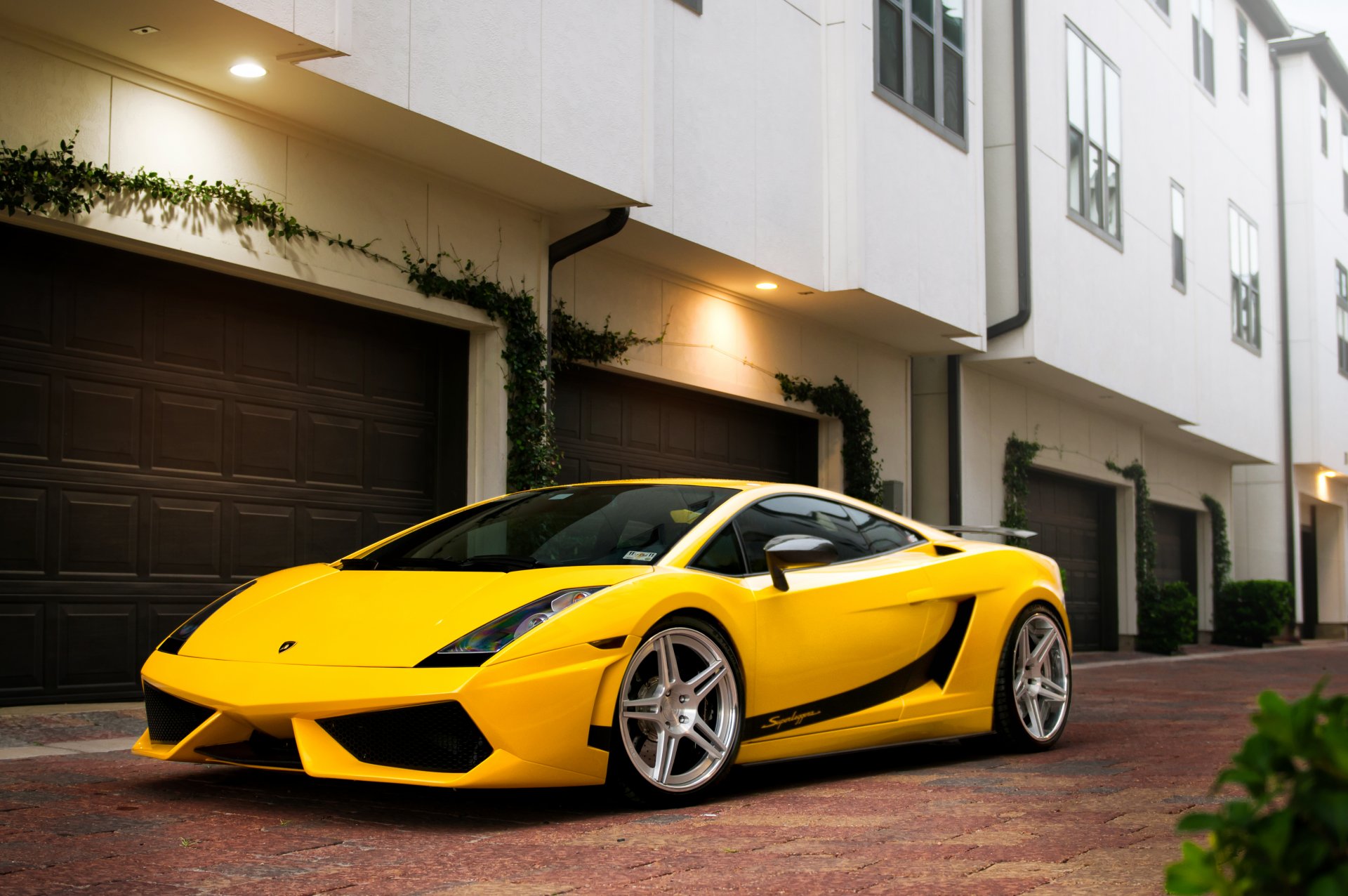 lamborghini gallardo superleggera yellow lamborghini lamborghini gallardo superleggera building garage