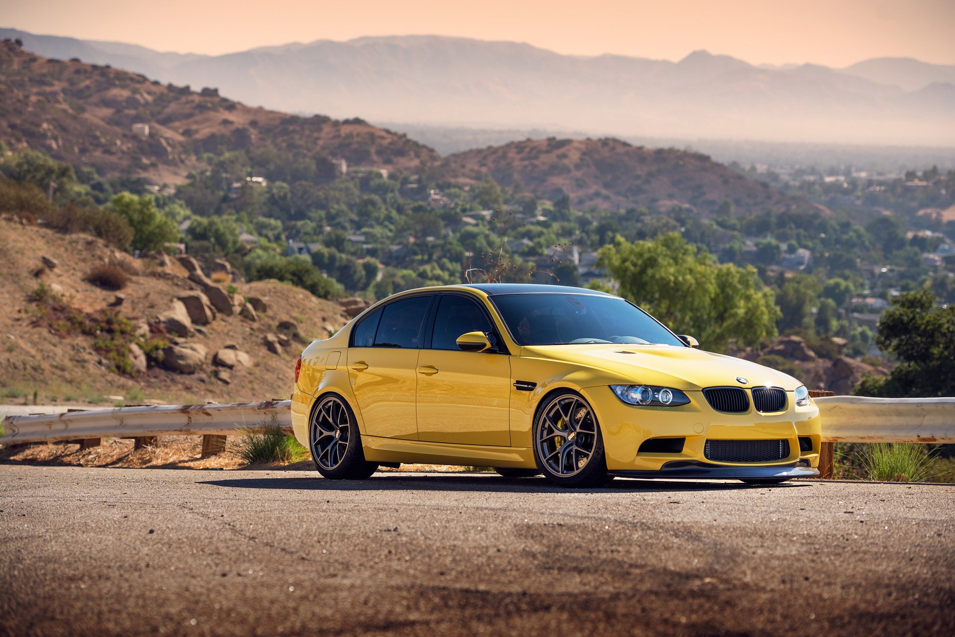 bmw m3 e90 jaune avant bmw garde-corps pare-chocs collines horizon