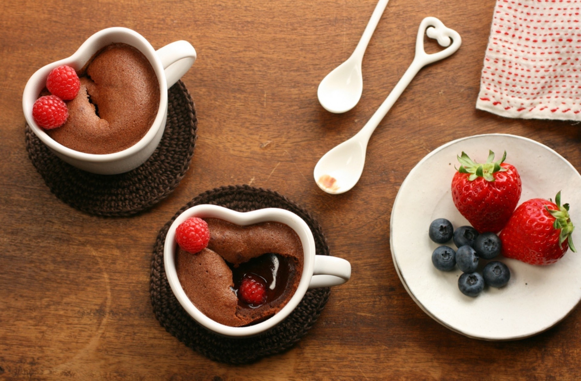 berries heart cups table baking