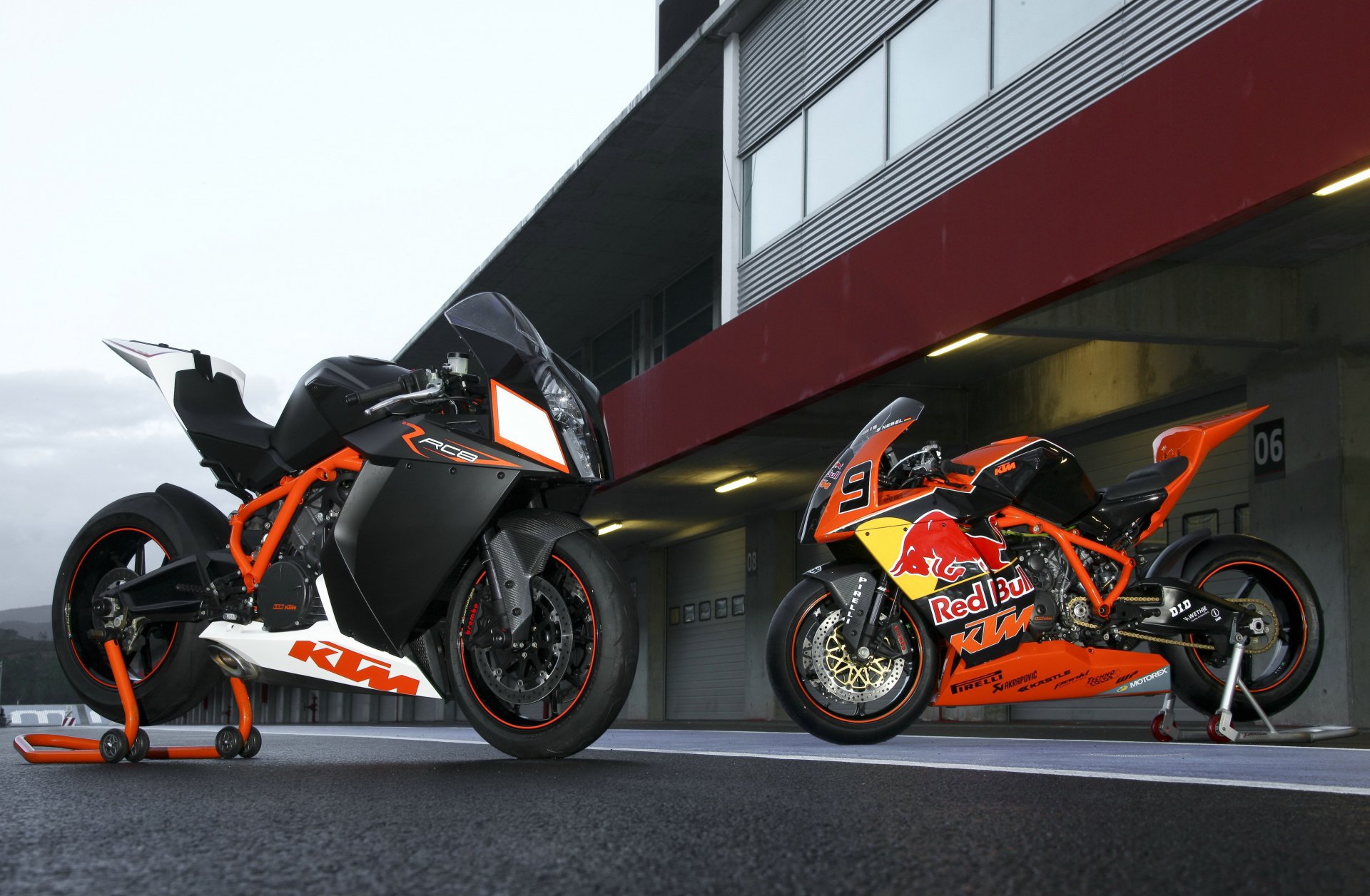 motocykl ktm rc8 rc8r czerwony byk