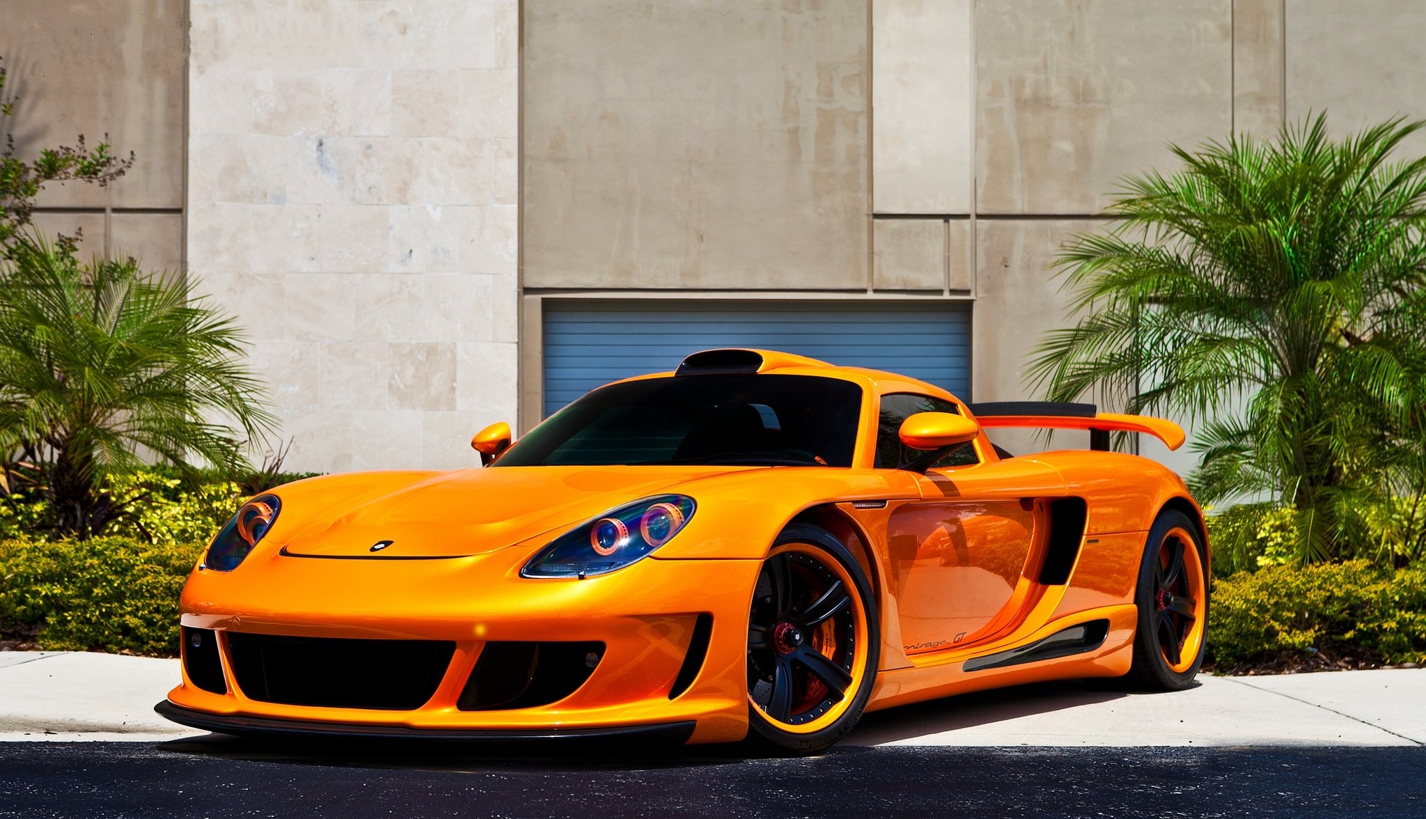 porsche carrera gt orange porsche carrera gt vorderansicht felgen wand blumen