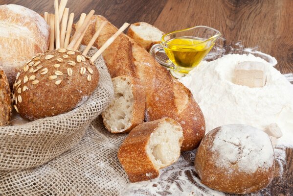 Pan sí harina en la mesa comida