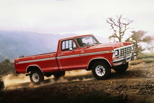 Ford f -150 classique sur la route