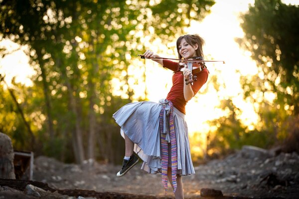 Lindsay Stirling plays the violin