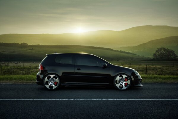 Volkswagen Golf negro fondos de Escritorio