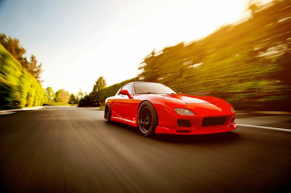 Mazda rx-7 rouge couleur vue de face