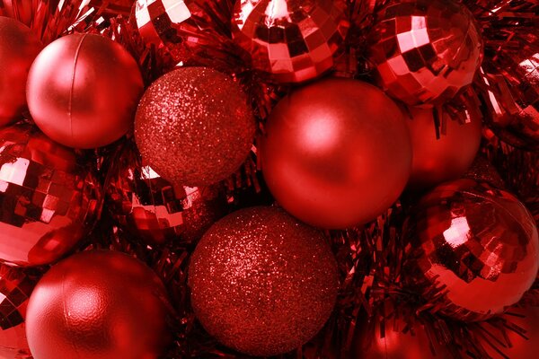 Boules rouges de décoration de Noël