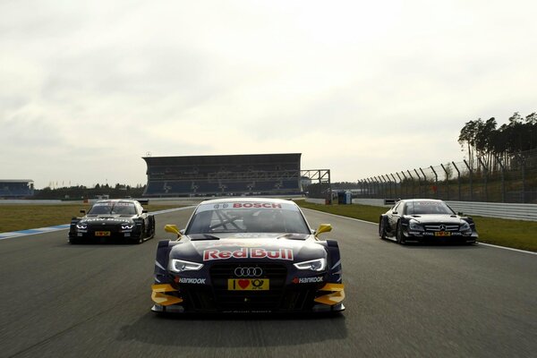 Sport automobile. Course. Sur la piste Audi, Mercedes et BMW