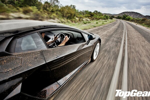 Top Gear Lamborghini Aventador z pełną prędkością