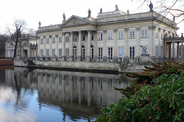 Architecture of Lazenkov Palace near the lake