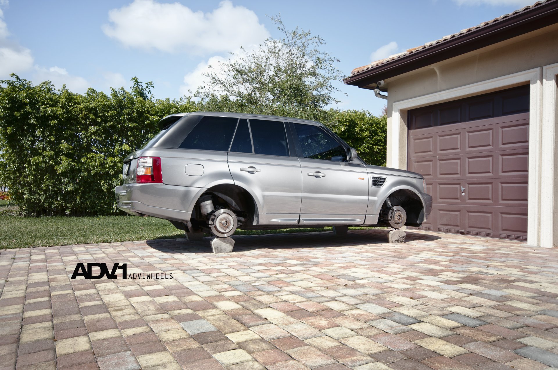 land rover range rover silber adv 1 räder land rover range rover silber garage auf ziegeln