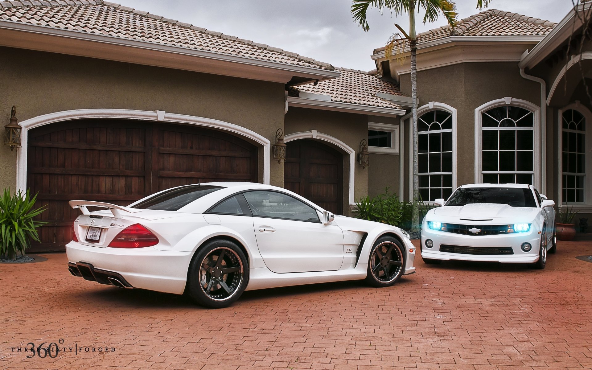 mercedes-benz sl65 amg y chevrolet camaro ss mercedes sl65 amg chevrolet camaro ss blanco coche del músculo coche del músculo casa