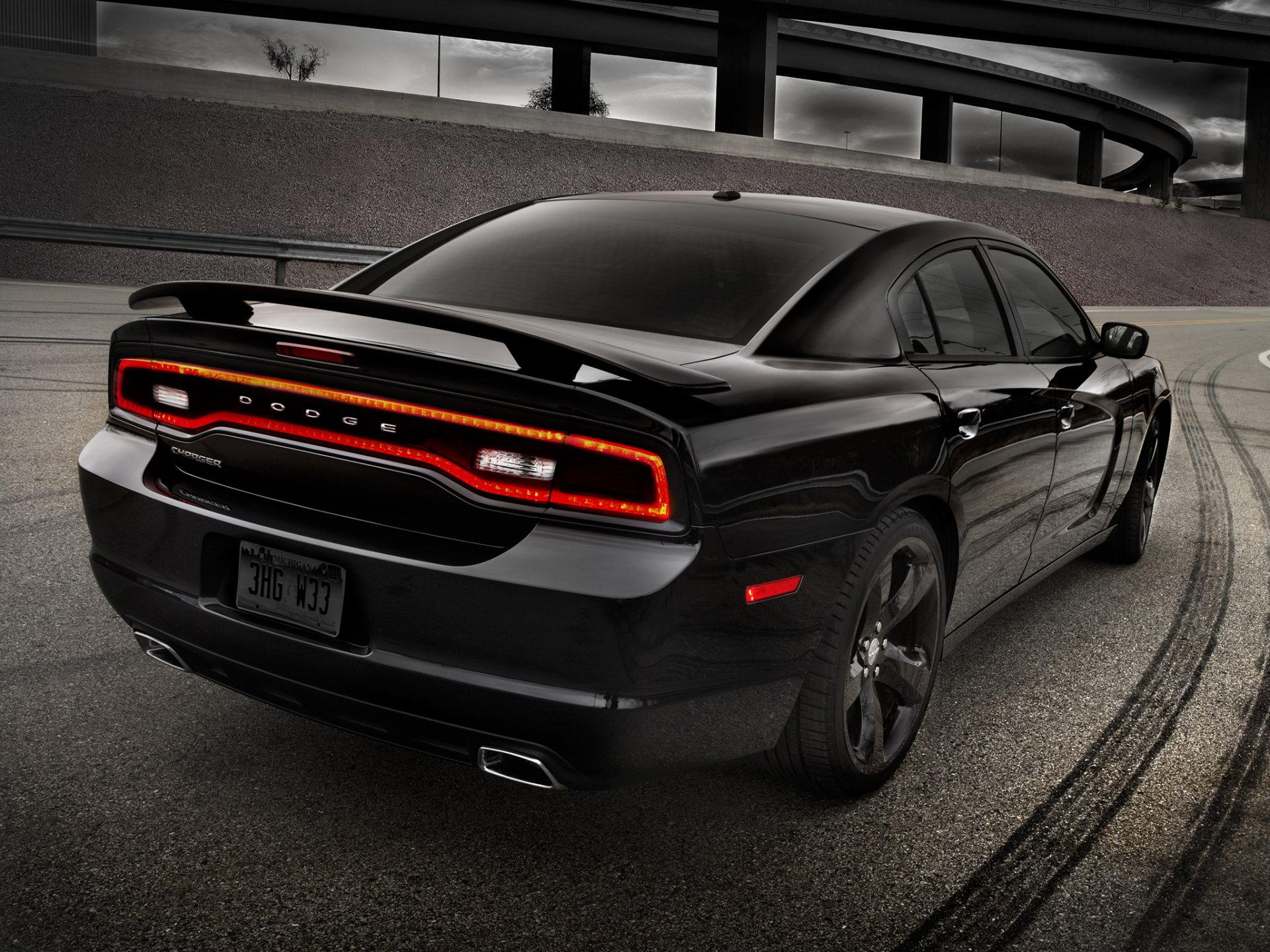 ausweichen ladegerät blacktop 2012 dodge charger blacktop rückansicht spezial version straße estokada autobahn himmel