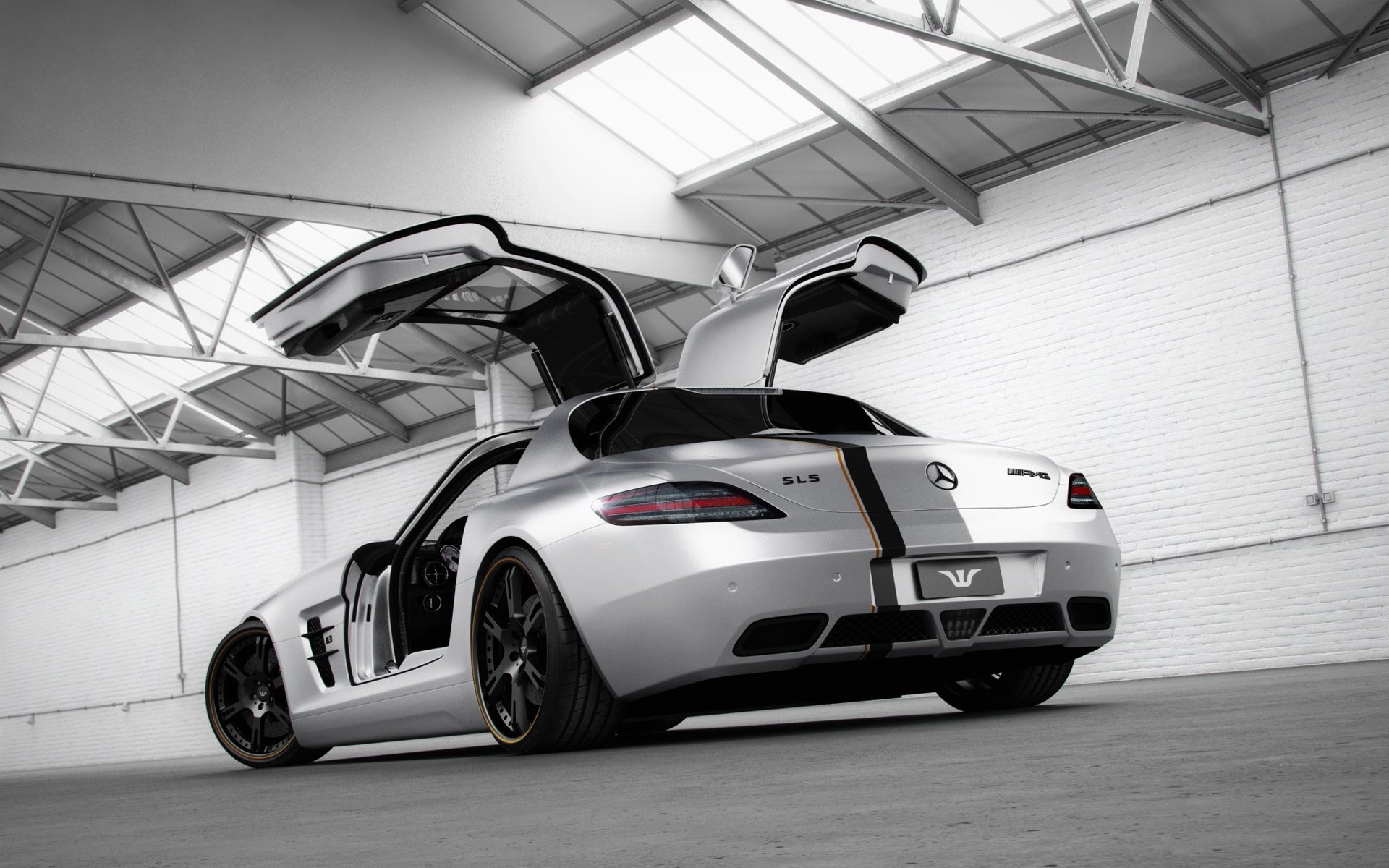 wheelsandmore mercedes-benz sls amg ala de plata mercedes sls amg superdeportivo plata vista trasera tuning puertas alas de gaviota hangar