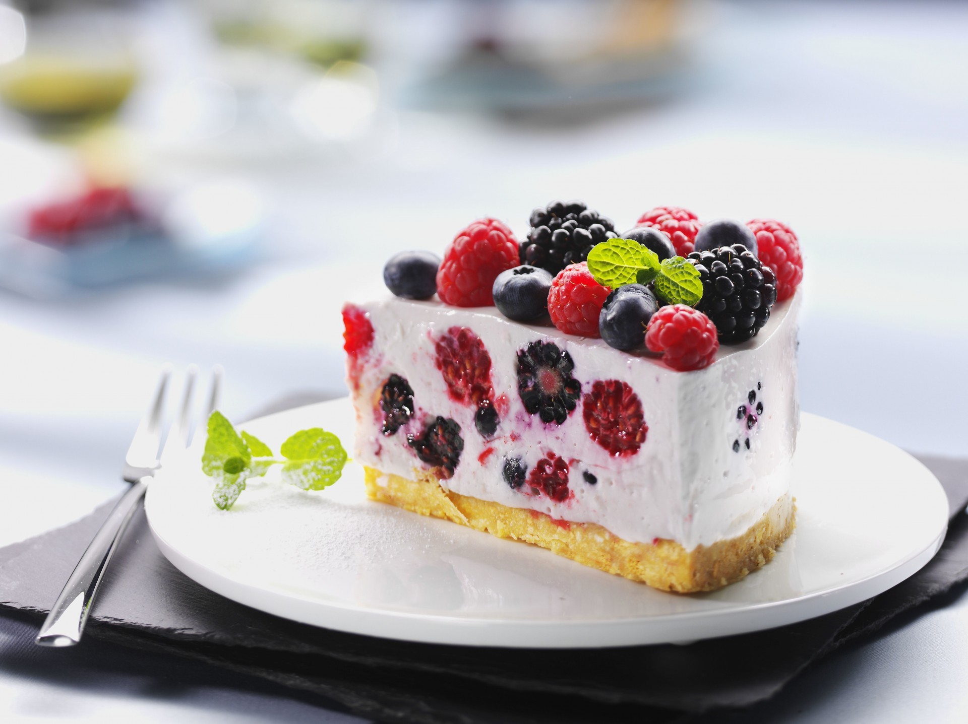 mûres framboises gâteau baies dessert